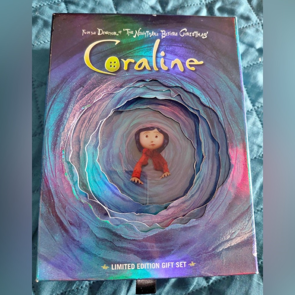 Coraline Limited Edition DVD 2 Disc Gift Set W/ Postcards Booklet 3D